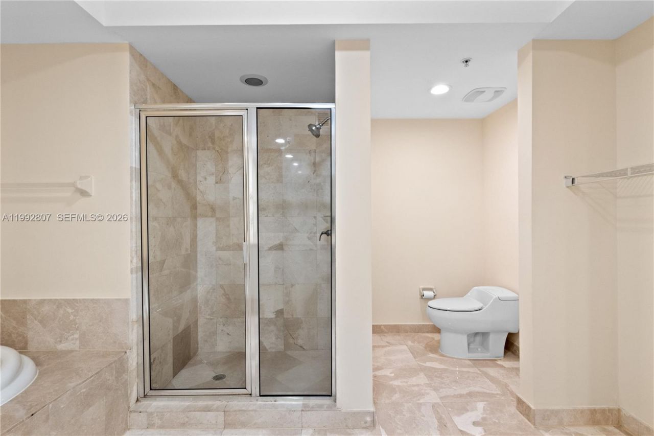 15051 Royal Oaks Ln , Unit 2103, North Miami, FL 33181 Photo