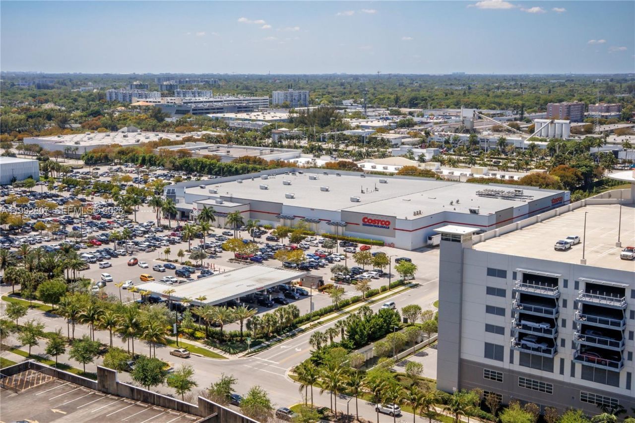 15051 Royal Oaks Ln , Unit 2103, North Miami, FL 33181 Photo