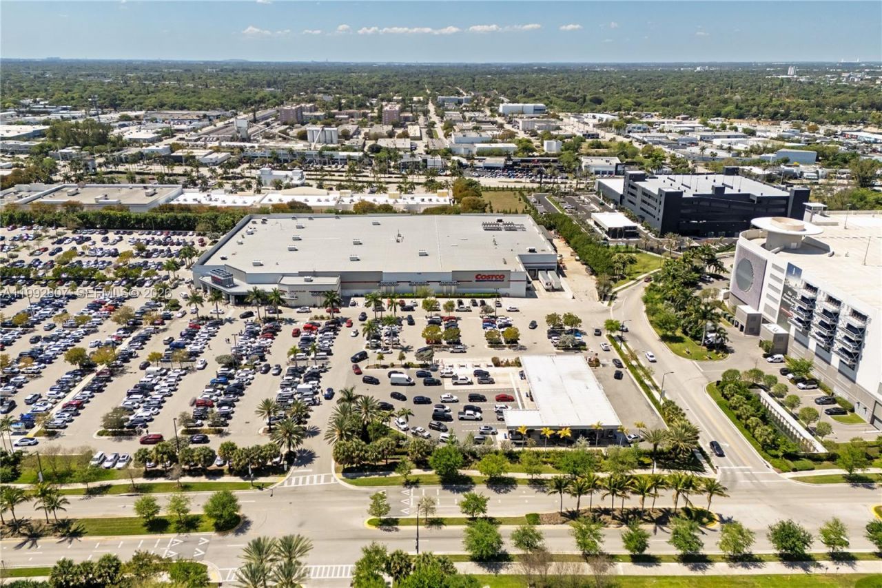 15051 Royal Oaks Ln , Unit 2103, North Miami, FL 33181 Photo