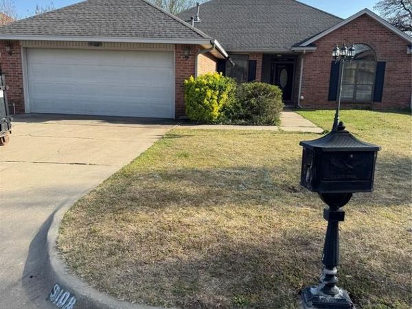 9108 Pine Creek Drive, Midwest City, OK 73130