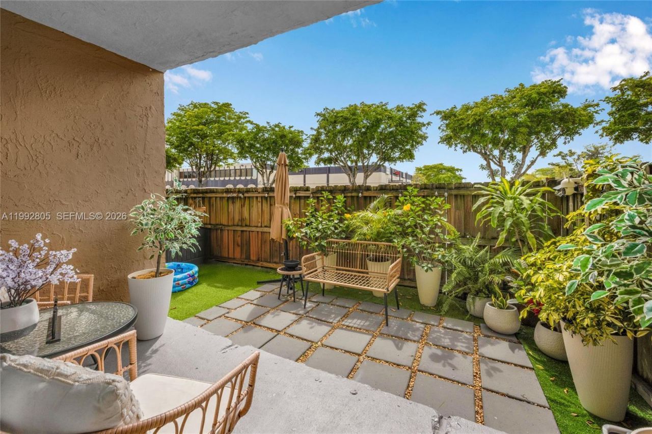 10900 SW 104th St, Unit 110, Miami, FL 33176 Photo