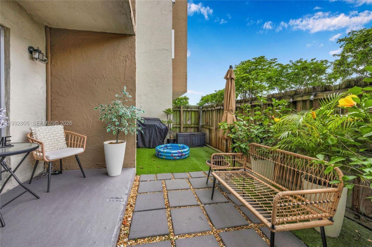 10900 SW 104th St, Unit 110, Miami, FL 33176 Photo