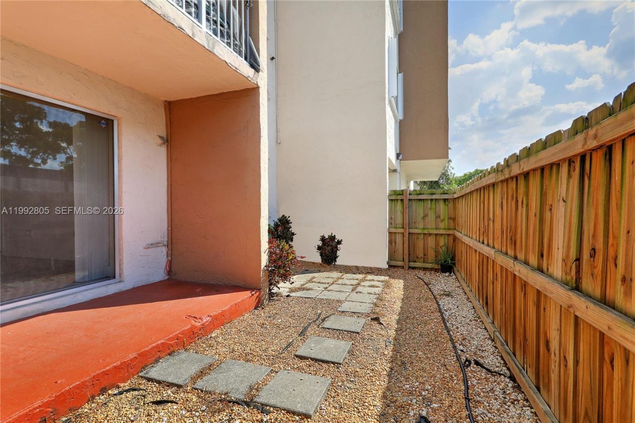 10900 SW 104th St , Unit 110, Miami, FL 33176 Photo