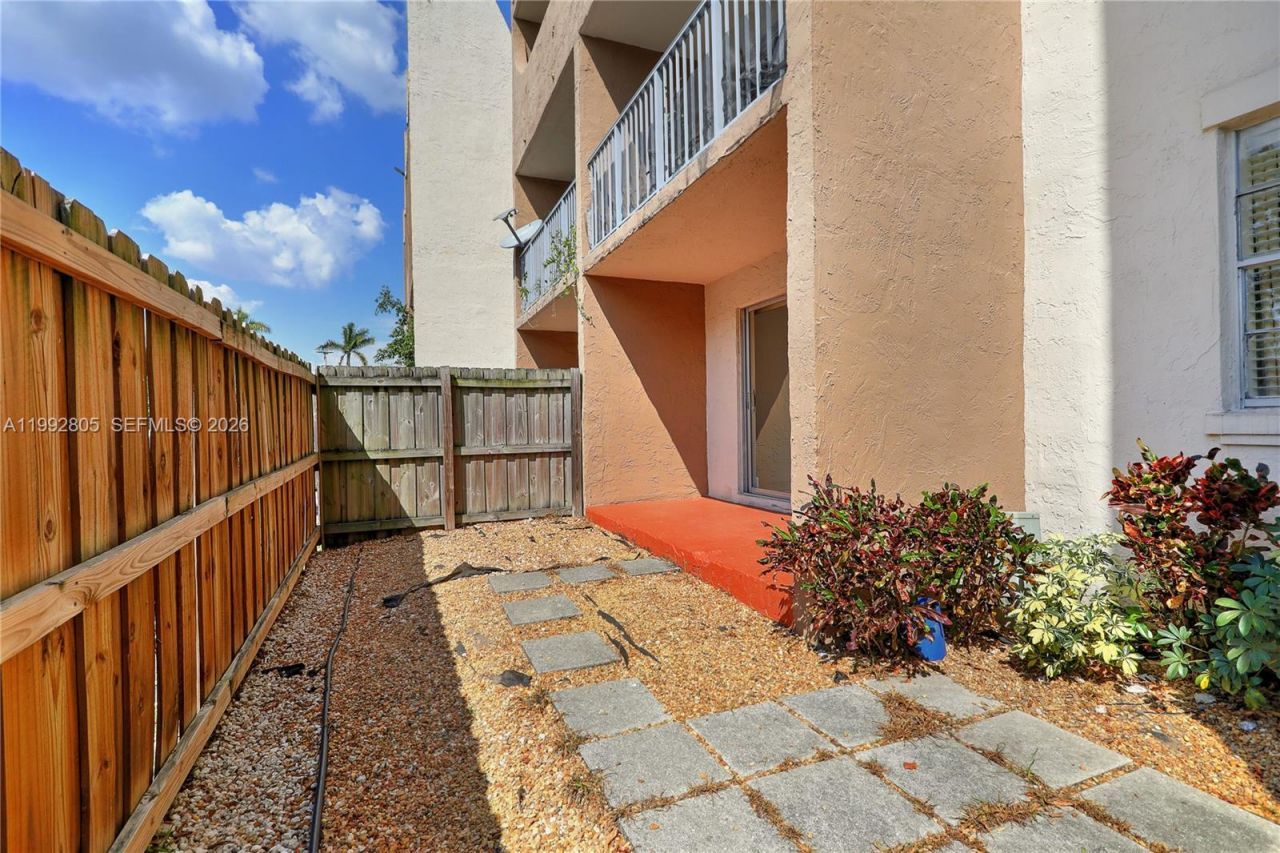 10900 SW 104th St , Unit 110, Miami, FL 33176 Photo