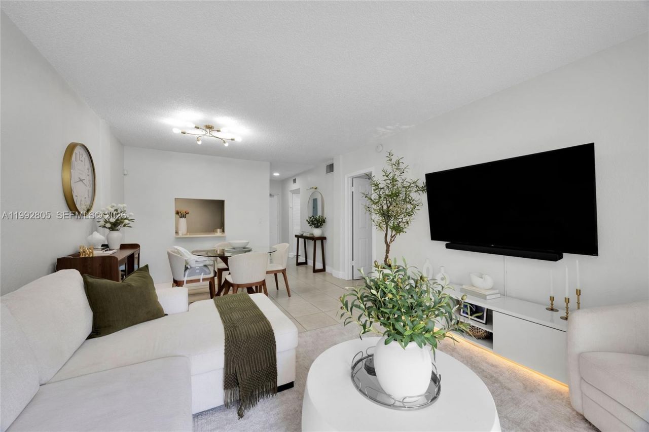10900 SW 104th St, Unit 110, Miami, FL 33176 Photo
