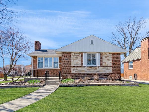 1558 Portsmouth Avenue , Westchester, IL 60154