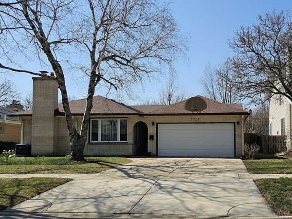 1208 N Walnut Avenue, Arlington Heights, IL 60004