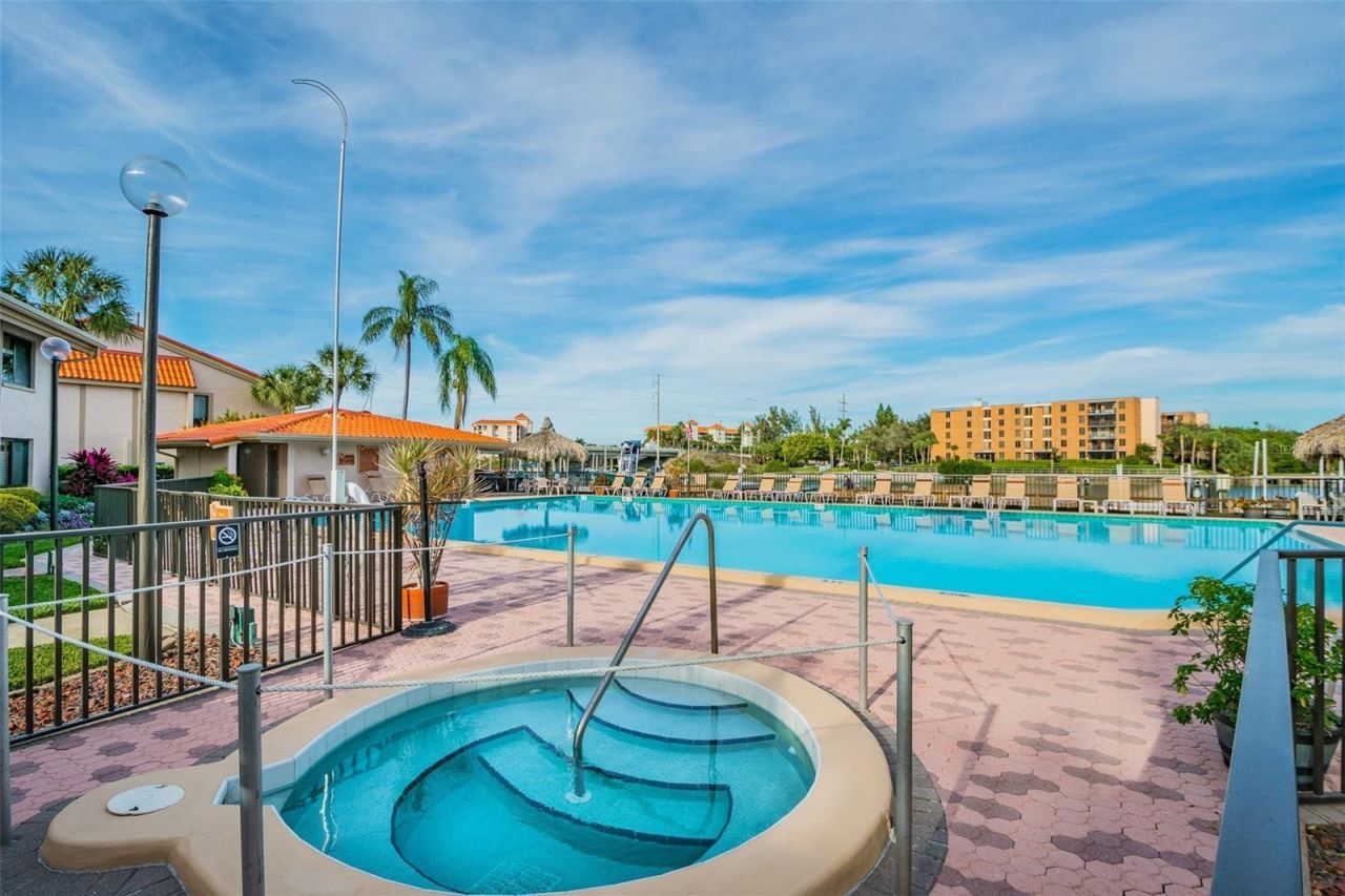 4800 Brittany Drive S, Unit 102, Saint Petersburg, FL 33715 Photo