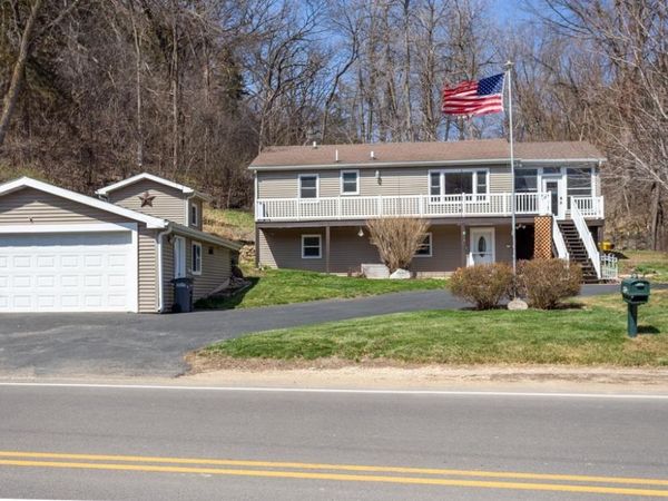 1665 W 32nd Street, Dubuque, IA 52001