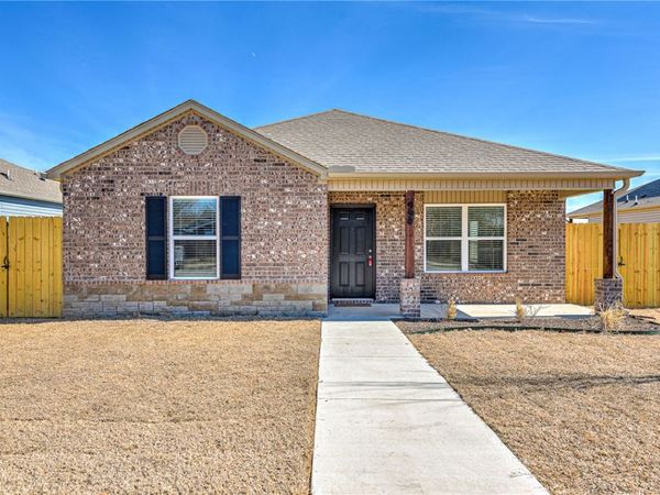 990 S Morningside Drive , Fayetteville, AR 72701