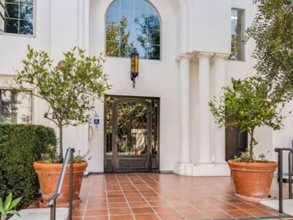 10648 Woodbridge Street, Unit 306, Toluca Lake, CA 91602