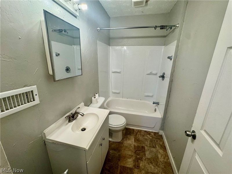 3207 W 121st Street , Cleveland, OH 44111 Photo 8