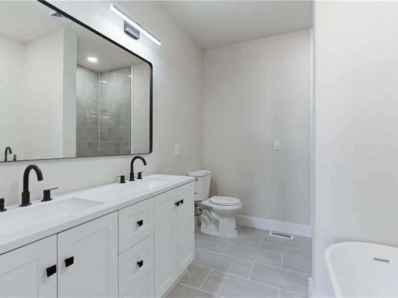 10124 S Cliff Swallow Court, Miamisburg, OH 45342 Photo 12