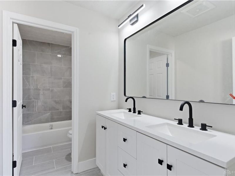 10124 S Cliff Swallow Court, Miamisburg, OH 45342 Photo 24