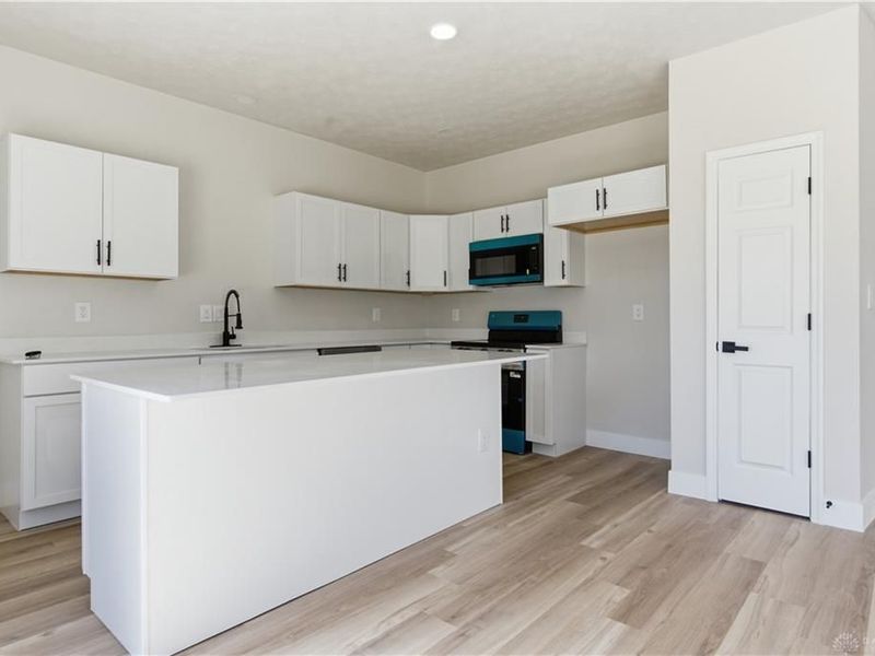 10124 S Cliff Swallow Court, Miamisburg, OH 45342 Photo 5