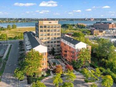 6533 E Jefferson Avenue, Detroit, MI 48207
