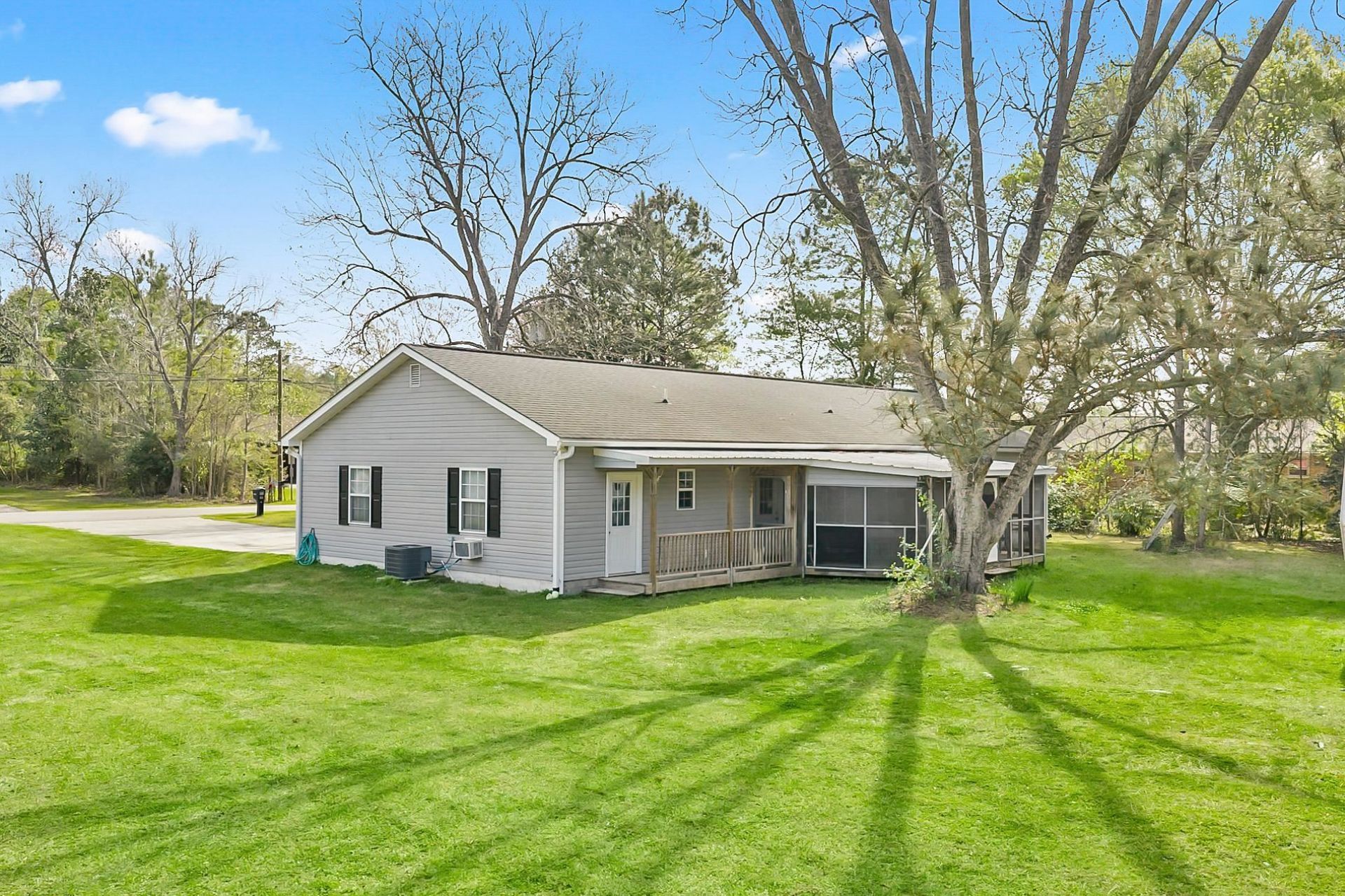 4650 Holly St.  Photo 4