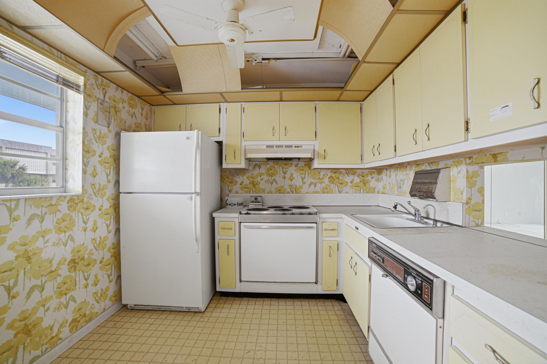 2861 NW 47th Terrace, Unit 305b, Lauderdale Lakes, FL 33313 Photo