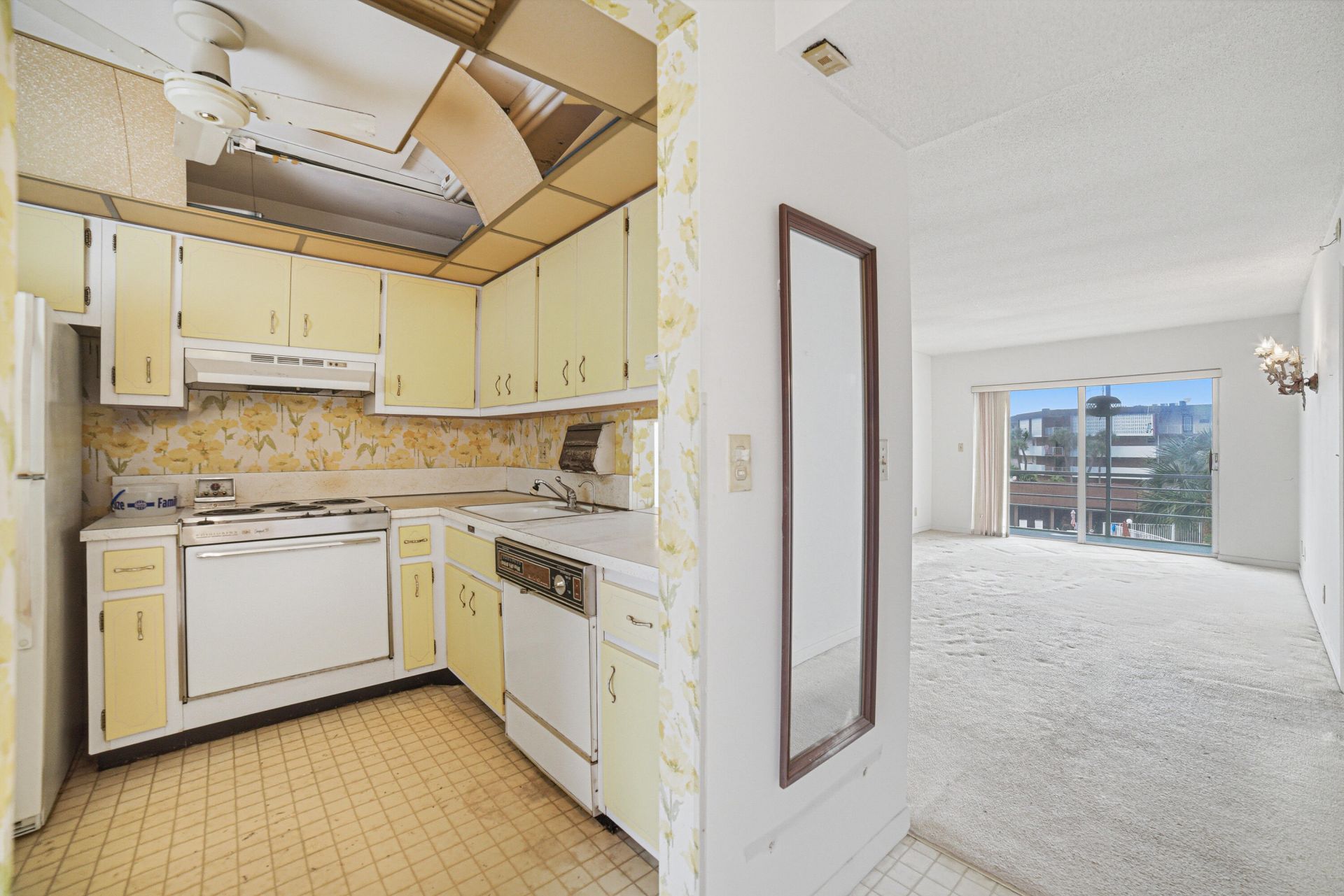 2861 NW 47th Terrace, Unit 305b, Lauderdale Lakes, FL 33313 Photo