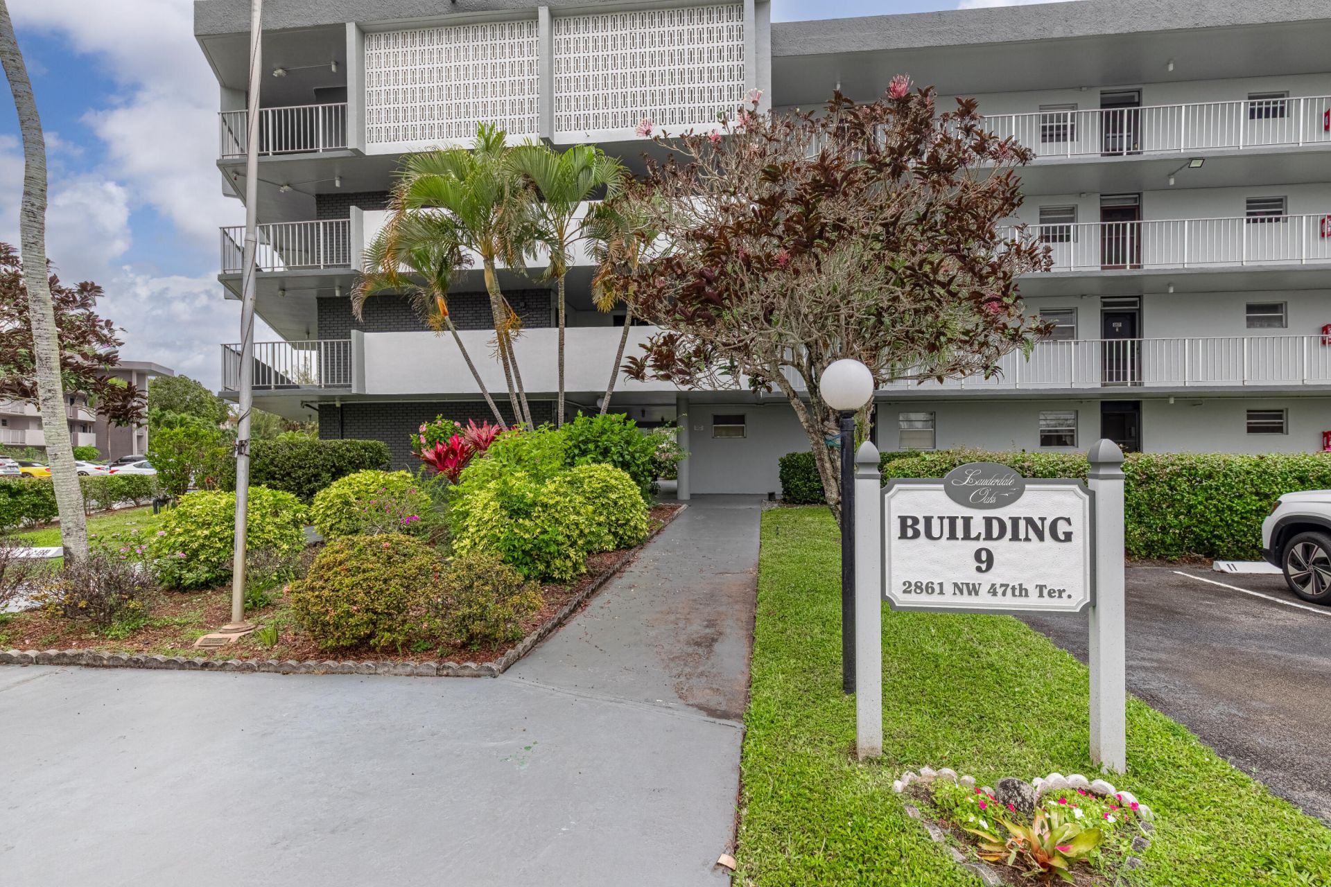 2861 NW 47th Terrace, Unit 305b, Lauderdale Lakes, FL 33313 Photo