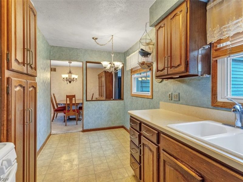 1231 Ranchland Drive, Mayfield Heights, OH 44124 Photo 11