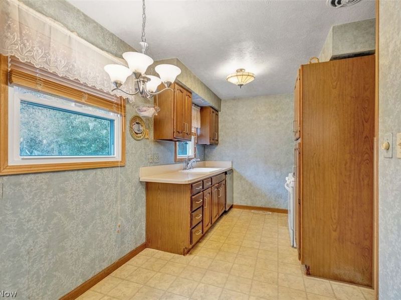 1231 Ranchland Drive, Mayfield Heights, OH 44124 Photo 7