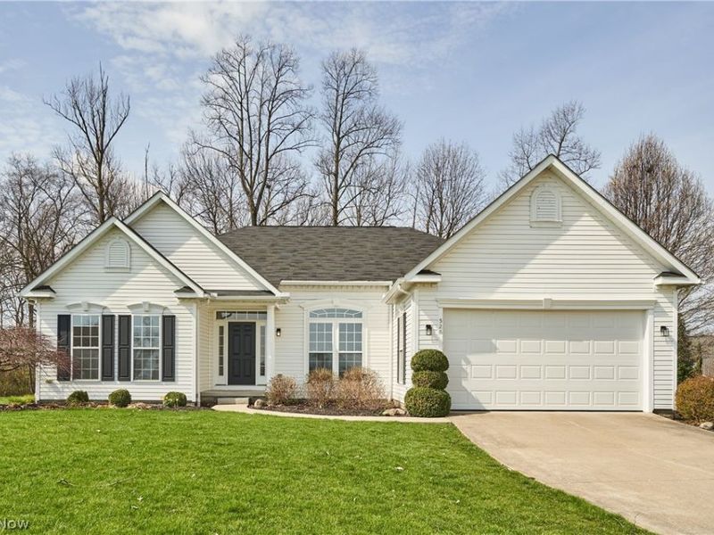 526 Paolo Circle NW, Canton, OH 44709 Photo 1