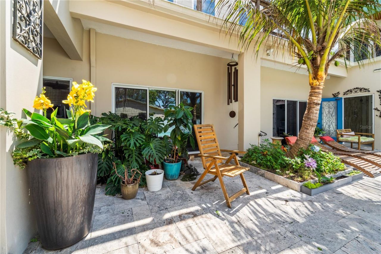 2520 Gomaz Way S, Saint Petersburg, FL 33712 Photo