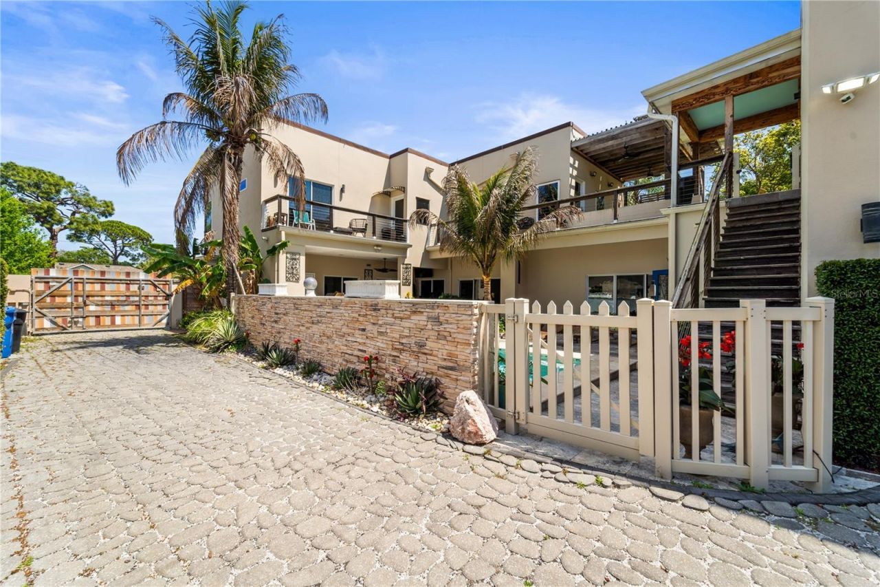 2520 Gomaz Way S, Saint Petersburg, FL 33712 Photo