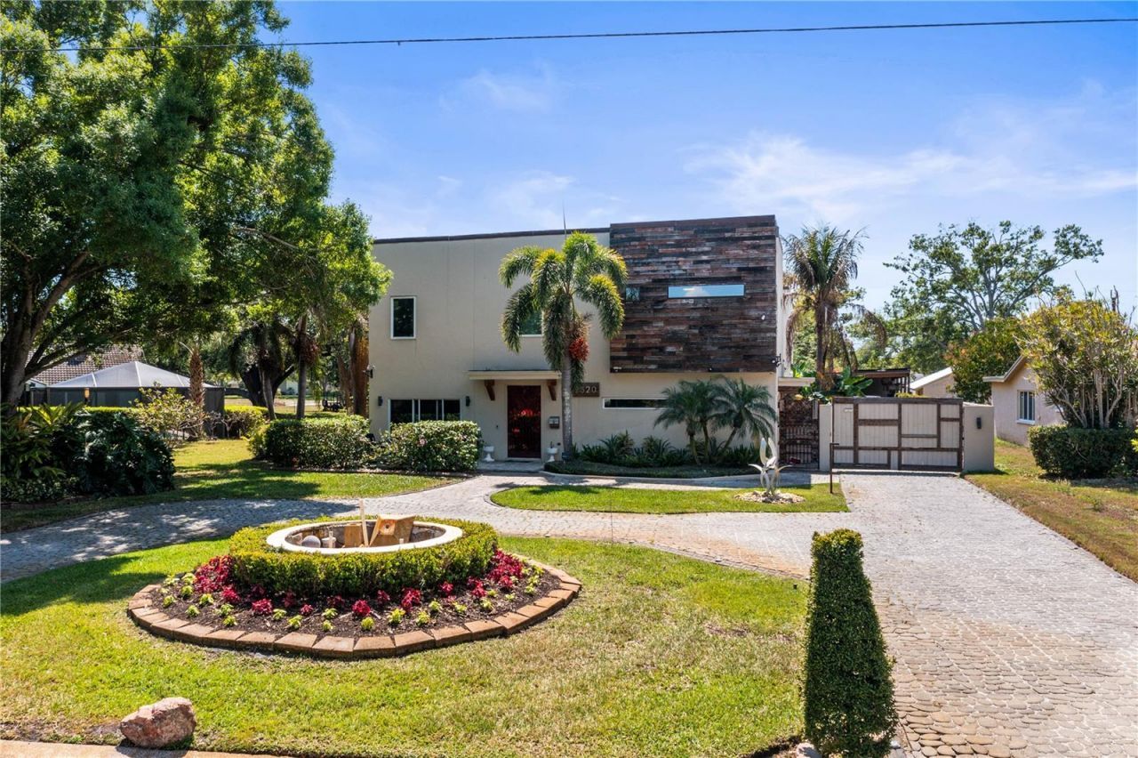 2520 Gomaz Way S, Saint Petersburg, FL 33712 Photo