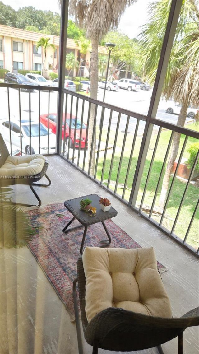 357 Lakeview Dr , Unit 201, Weston, FL 33326 Photo