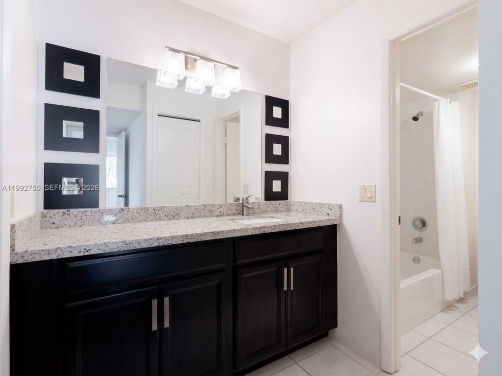 357 Lakeview Dr , Unit 201, Weston, FL 33326 Photo