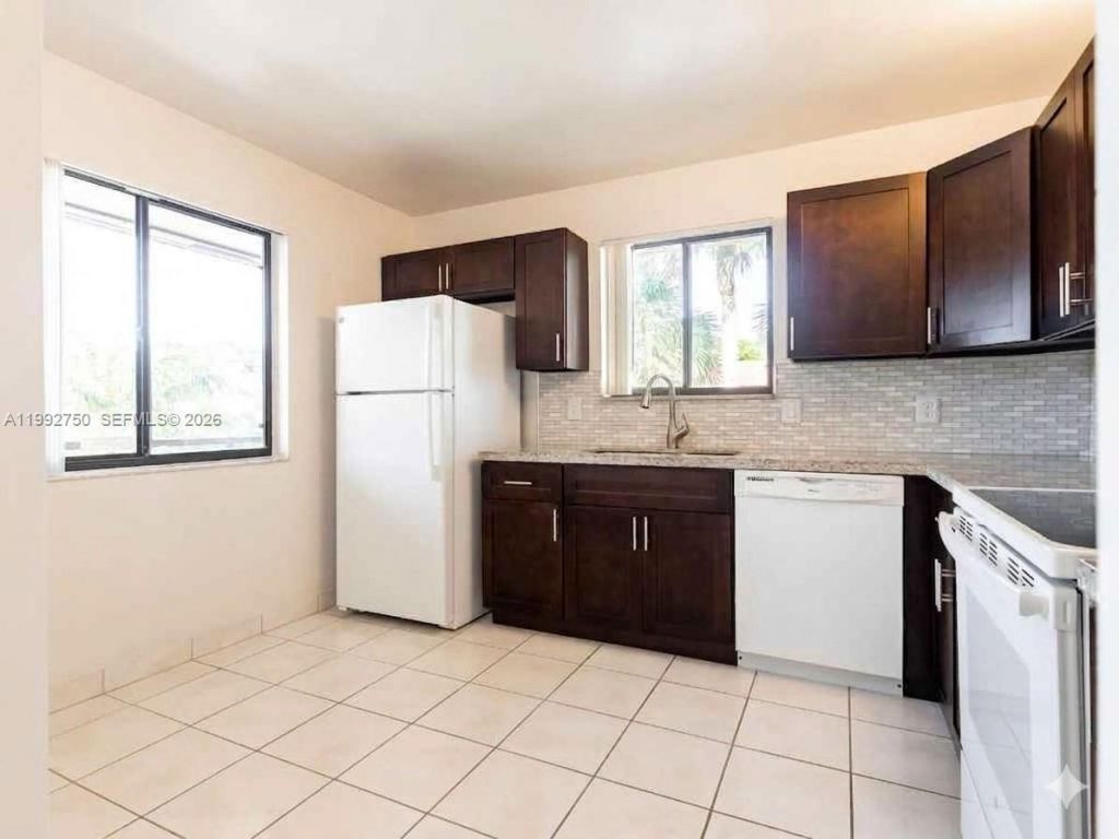 357 Lakeview Dr , Unit 201, Weston, FL 33326 Photo