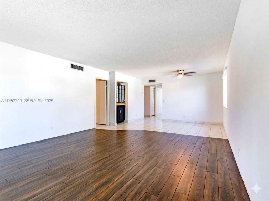 357 Lakeview Dr , Unit 201, Weston, FL 33326 Photo