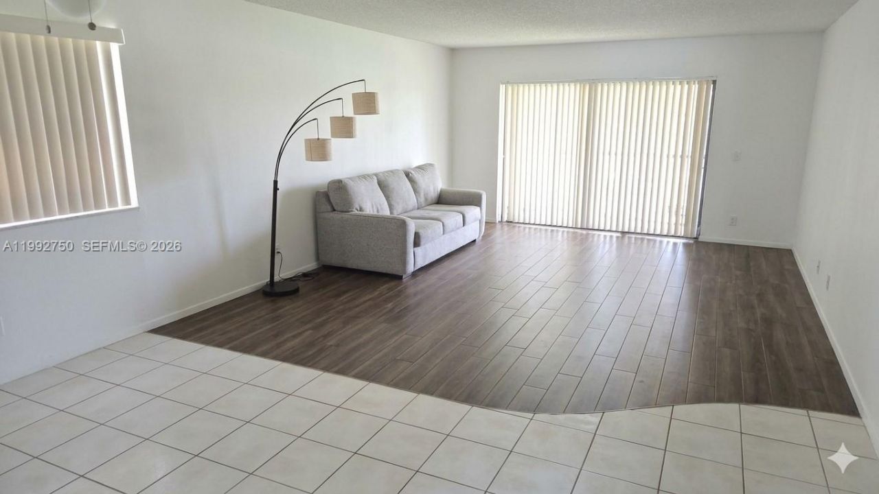 357 Lakeview Dr , Unit 201, Weston, FL 33326 Photo