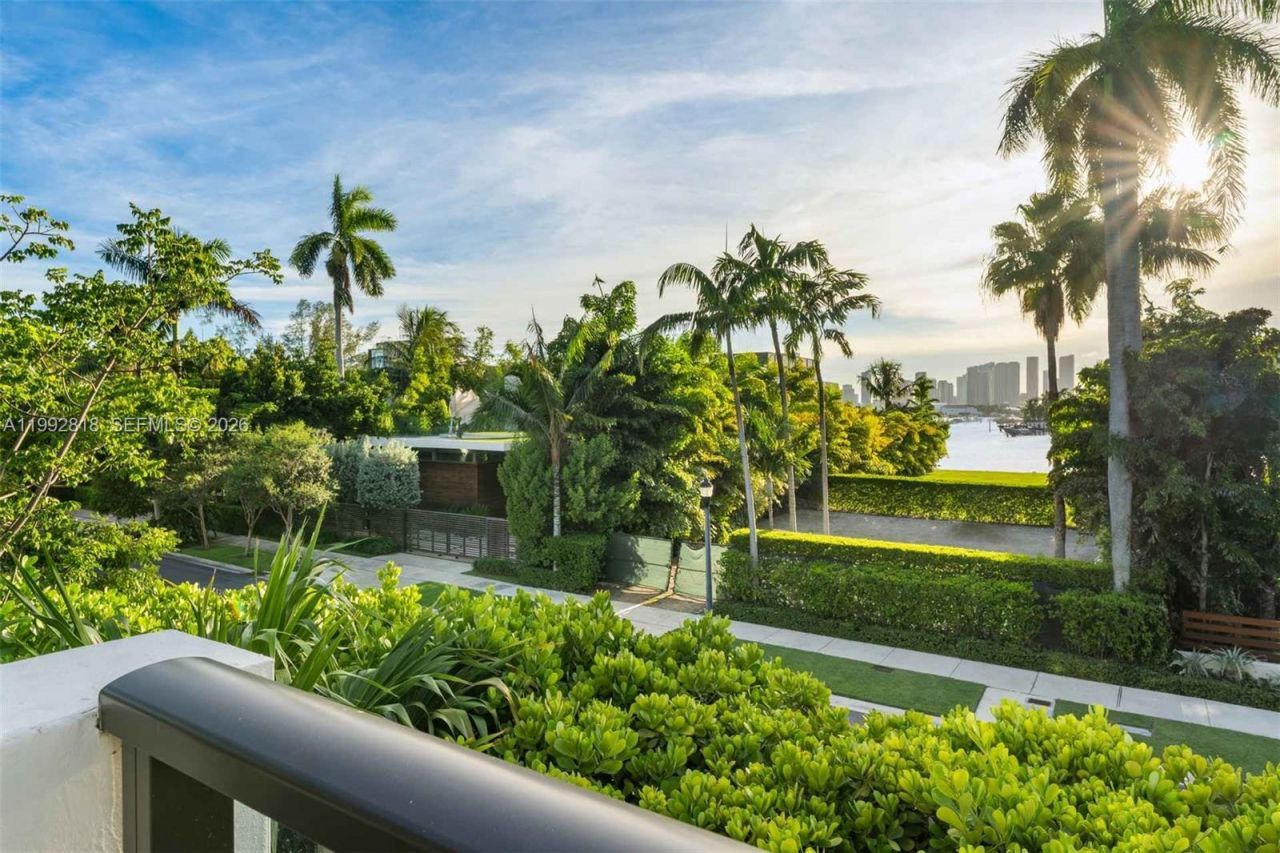 121 2nd Dilido Ter. Share A , Miami Beach, FL 33139 Photo