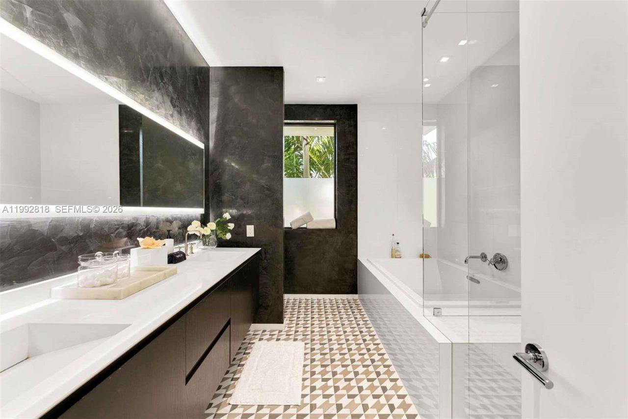 121 2nd Dilido Ter. Share A , Miami Beach, FL 33139 Photo