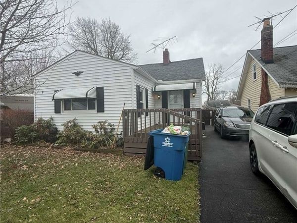 210 Courtland Boulevard , Eastlake, OH 44095