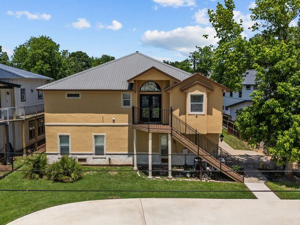 3900 N Apache Circle, Kingsland, TX 78639