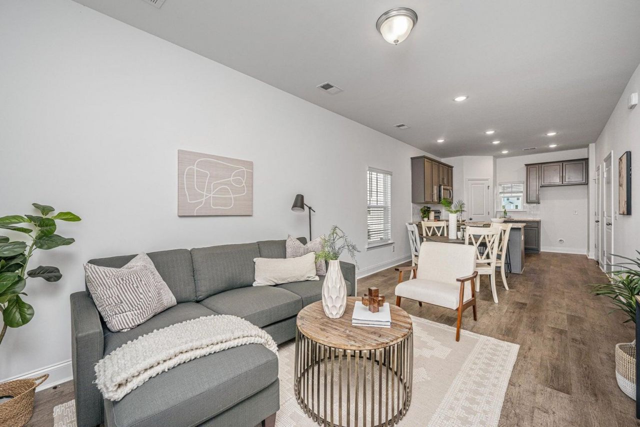 406 Gravy Train Street Photo 9