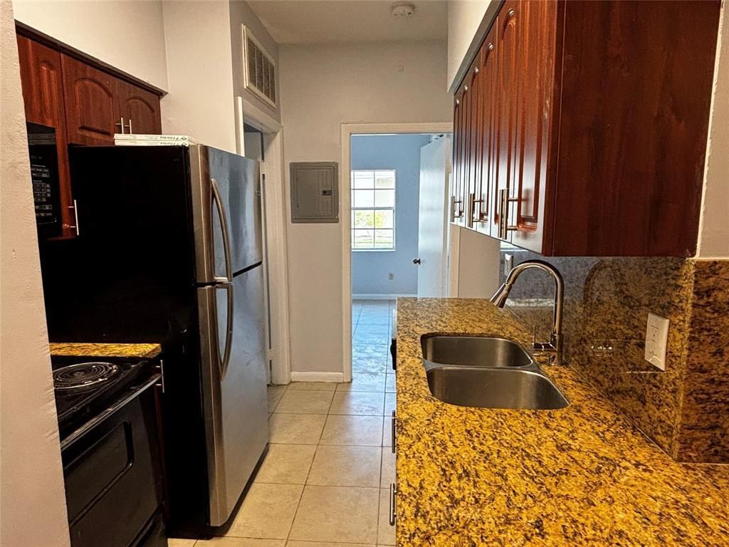 18340 NW 68th Avenue, Unit F, Hialeah, FL 33015 Photo