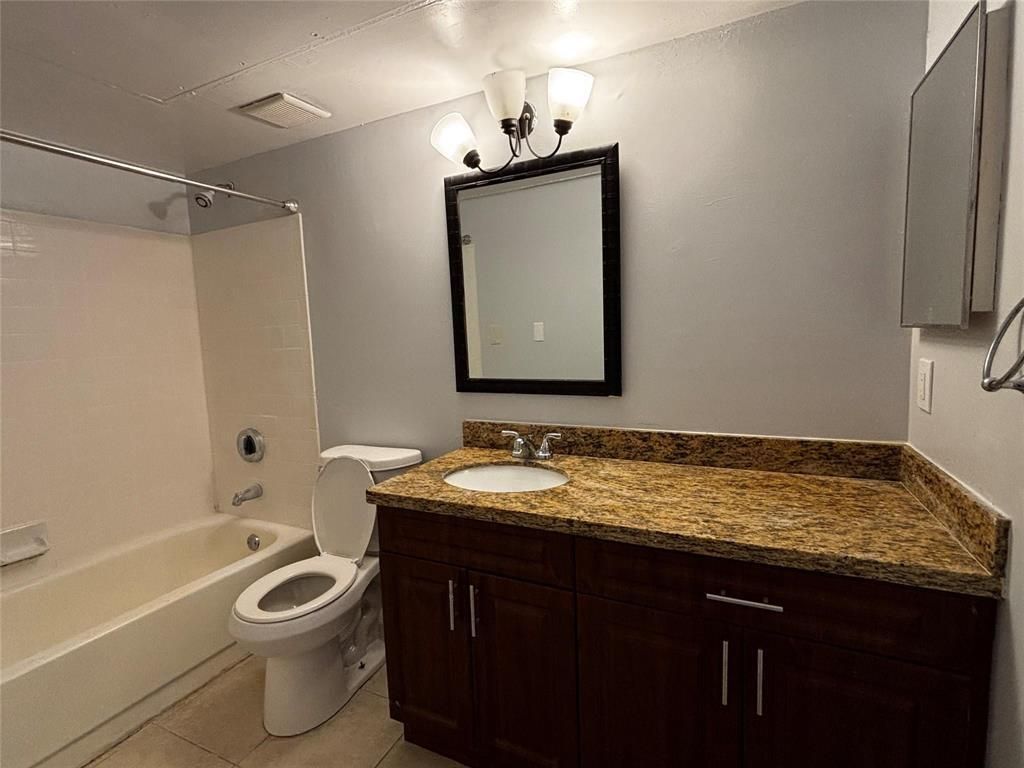 18340 NW 68th Avenue, Unit F, Hialeah, FL 33015 Photo