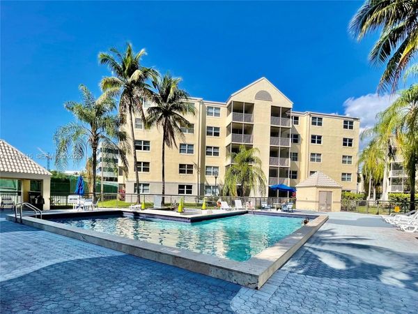 8255 Lake Dr, Unit 102, Doral, FL 33166