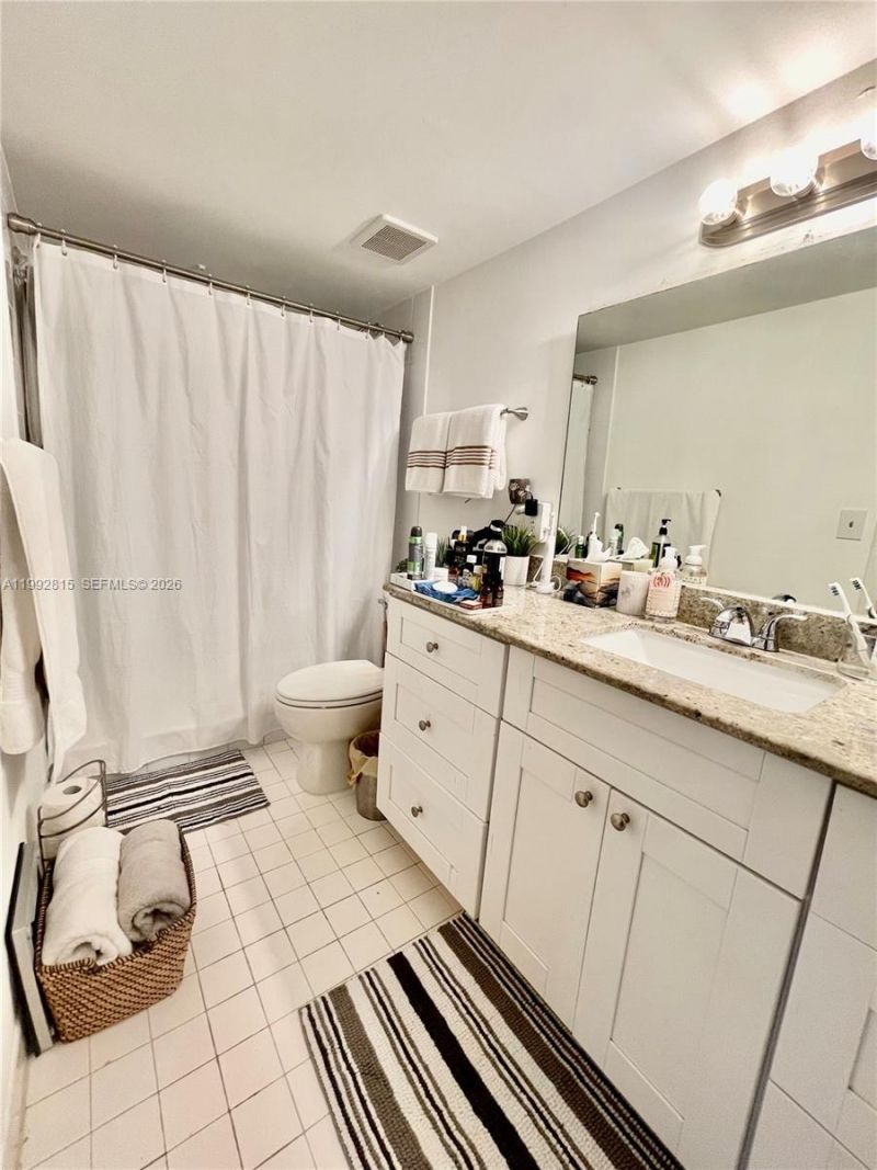 8255 Lake Dr, Unit 102, Doral, FL 33166 Photo
