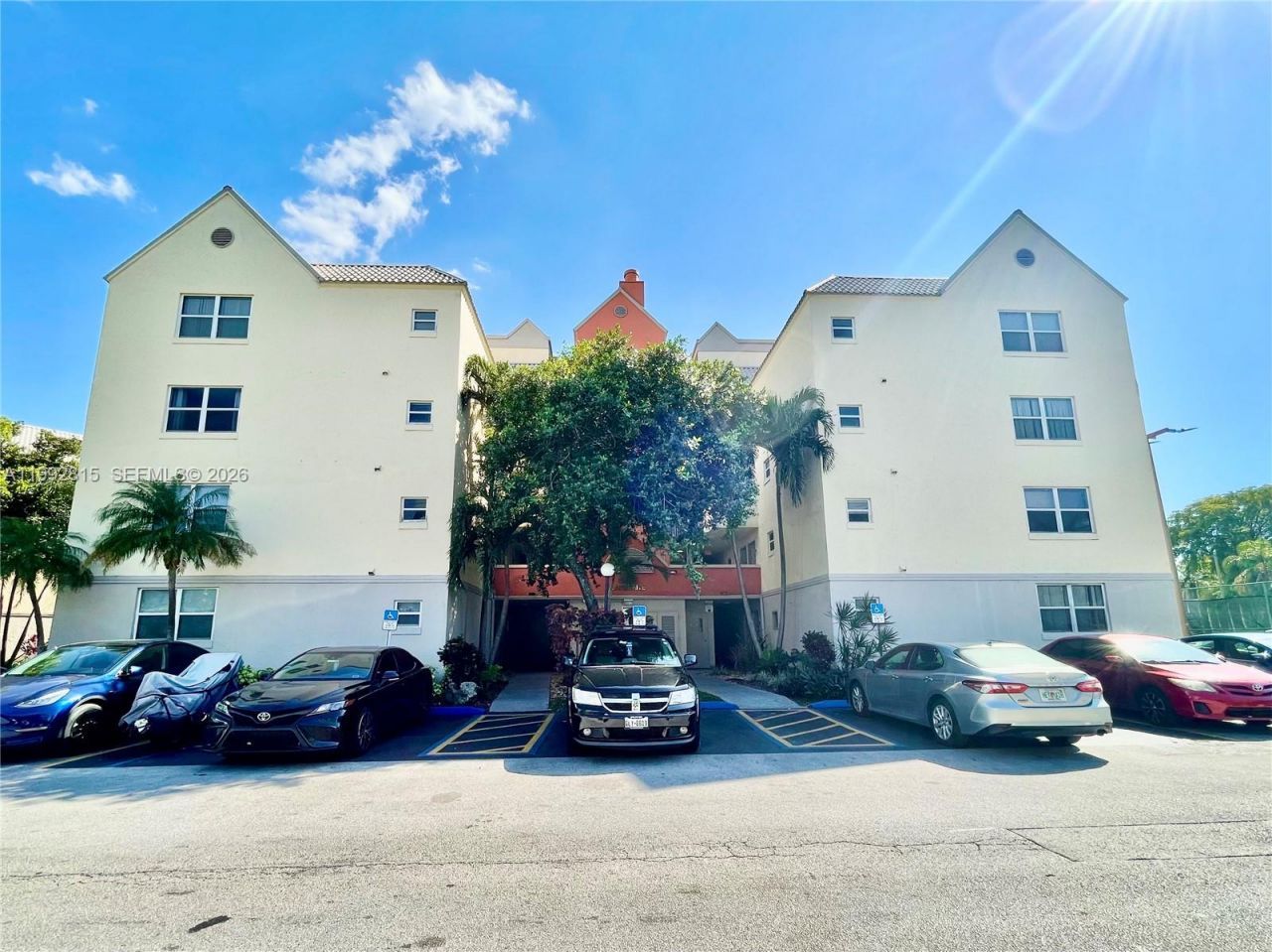 8255 Lake Dr, Unit 102, Doral, FL 33166 Photo