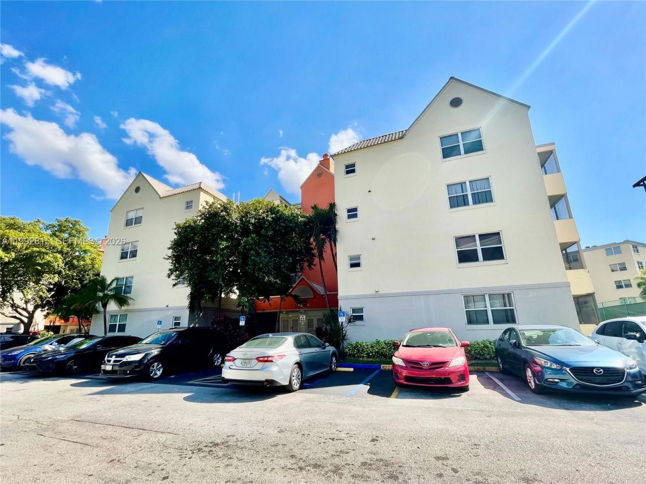 8255 Lake Dr, Unit 102, Doral, FL 33166 Photo
