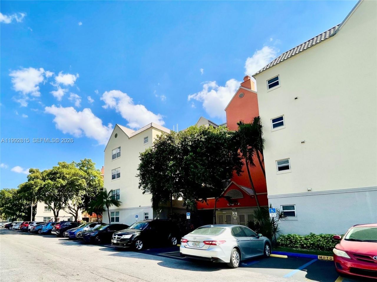 8255 Lake Dr, Unit 102, Doral, FL 33166 Photo