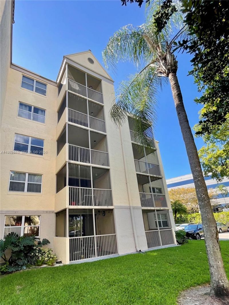 8255 Lake Dr, Unit 102, Doral, FL 33166 Photo