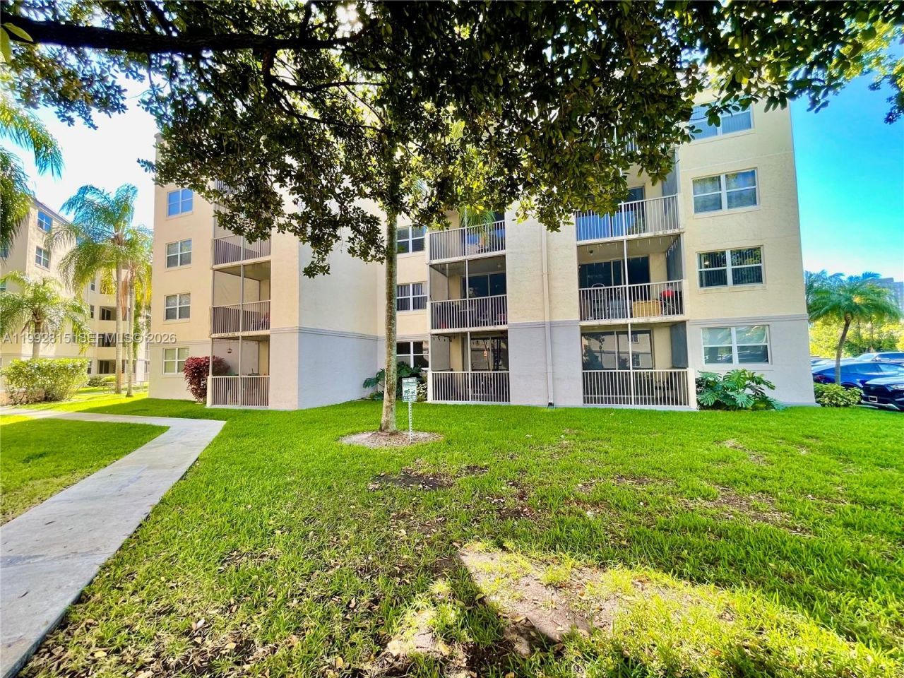 8255 Lake Dr, Unit 102, Doral, FL 33166 Photo