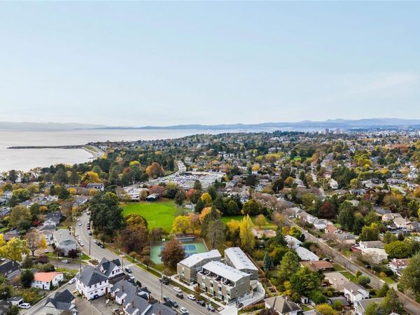 1720 Fairfield Rd, Unit 105, Victoria, BC V8S 1G3